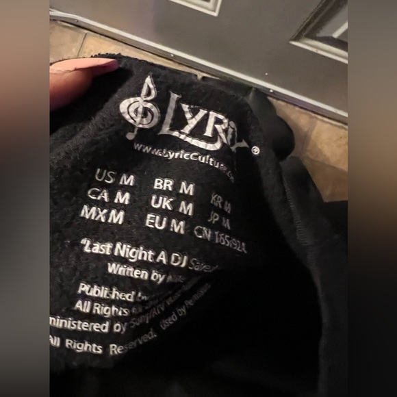 Lyric cafe’s Last Night a DJ Saved My Life sweatshirt Medium - Picture 3 of 4